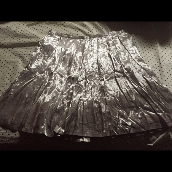 Whit House Black Market shimmer skirt size 14 NWT