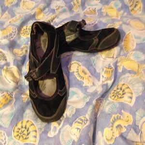 Ahnu leather outdoor shoes