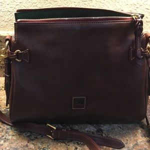 Dooney & Bourke med zip crossbody chestnut color.