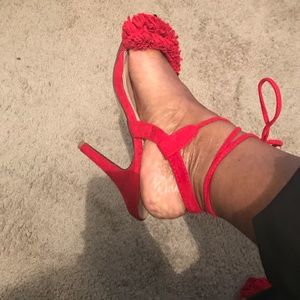 Cute lil Pom Pom shoe, Red with tassels