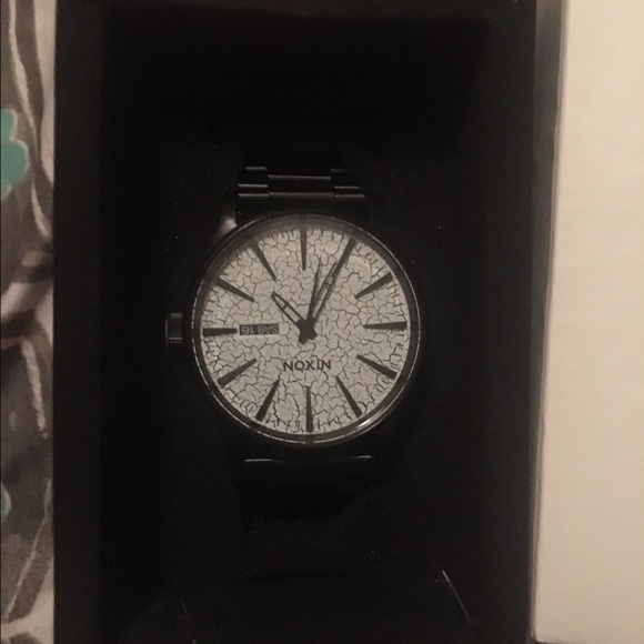 Nixon watch - Picture 2 of 2