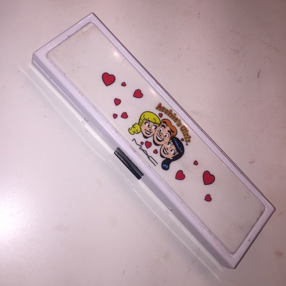 MAC  Archie's girls spoiled rich eyeshadow quad