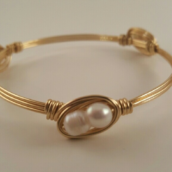 Mini Peanut Pearl Bangle