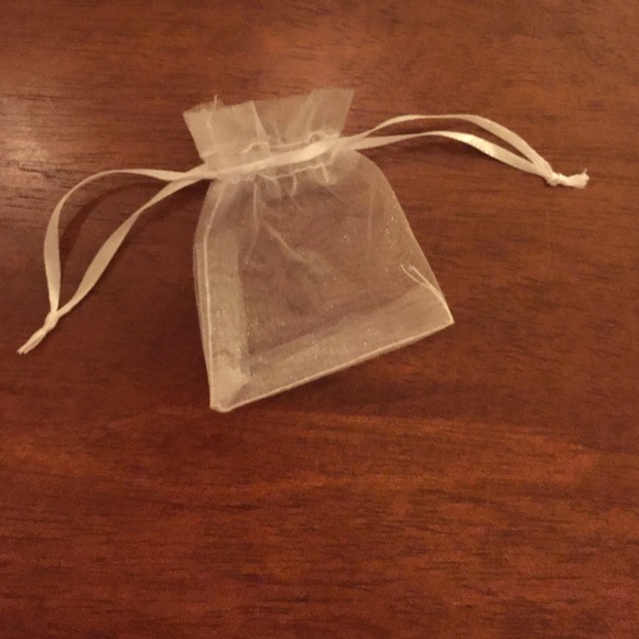 🔥FLASH SALE🔥❄️Snowflake Silvertone w/ Crystals. - Picture 3 of 3