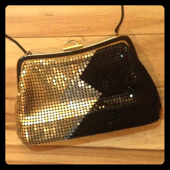 Pelle Italia Handbags - CHIC Vintage Metallic Clutch Style Purse