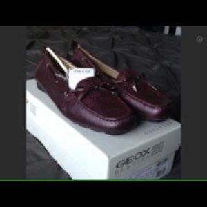 Geox size 9 Bordeaux color