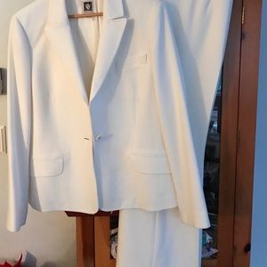 Anna Klein White Suit