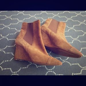 Suede boots size 7 1/2 women.