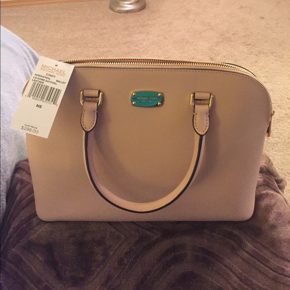 🎉🎉SALE Beautiful pink Michael Kors