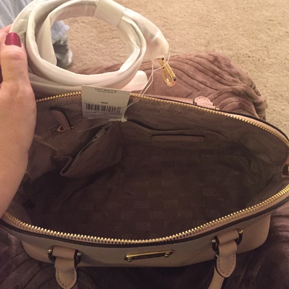 🎉🎉SALE Beautiful pink Michael Kors - Picture 2 of 4