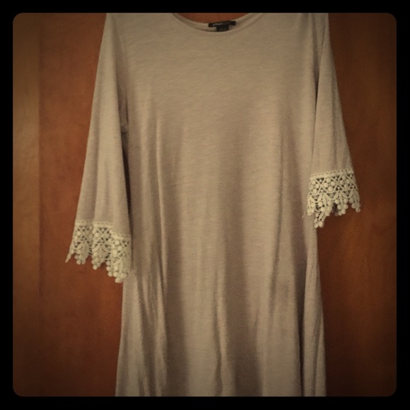 Robert Louis dress size M fits more like a Large