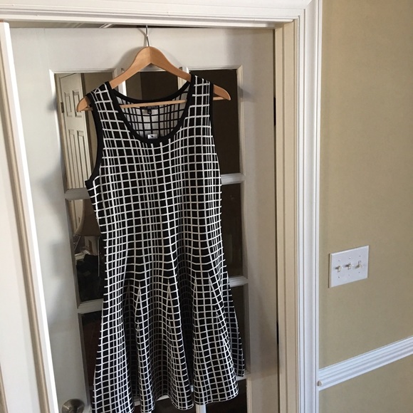 The Limited - Picture 3 of 4