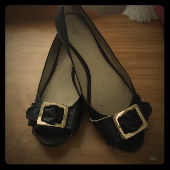 Shoes size 11