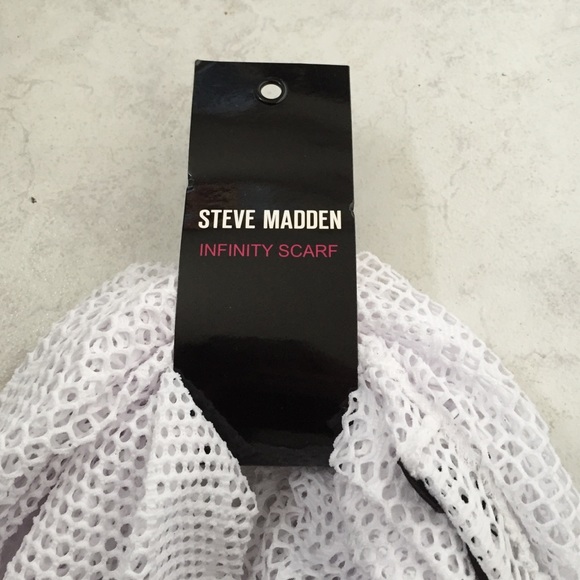 Steve Madden Infinity Scarf-brand new!