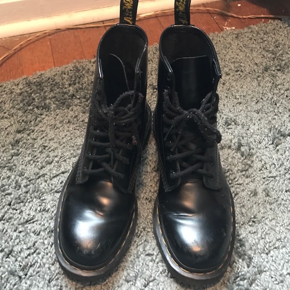 Worn Broken- IN 1460 Smooth Dr.Martens