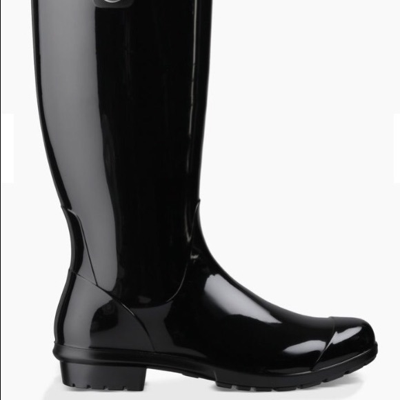 UGG rain boots brand new with out tags
