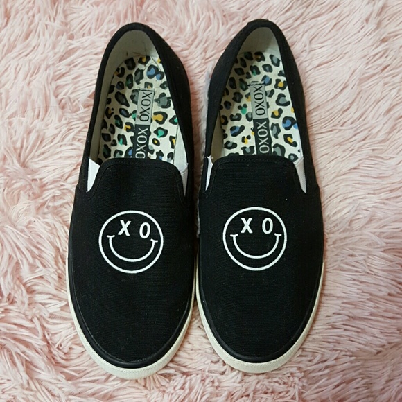 Xoxo flat smiley shoes