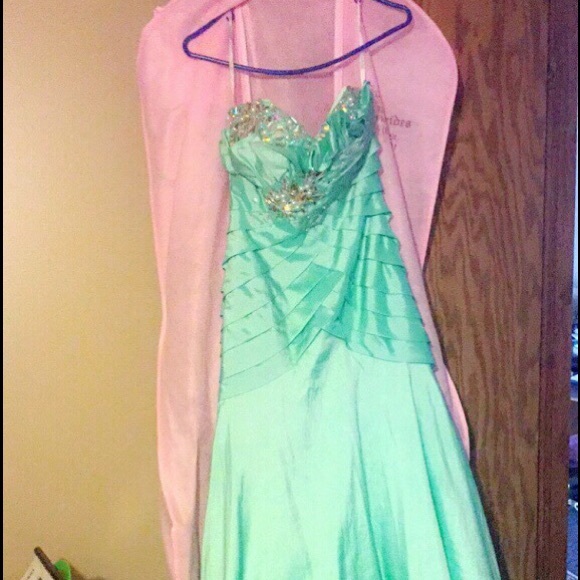 Mermaid Style Formal Dress - Picture 1 of 3