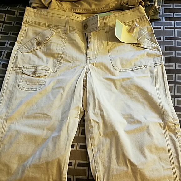 Khaki capri