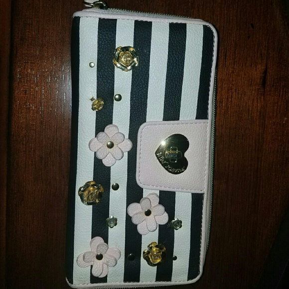 Brand new Betsy Johnson wallet
