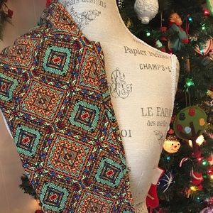 LulaRoe one size leggings fits size 0-12