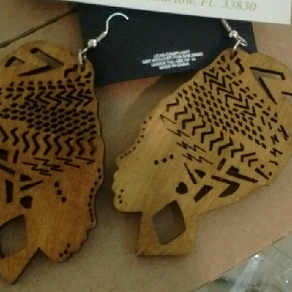 Pierced Earrings - Picture 2 of 3