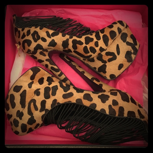 Heels - Picture 1 of 4