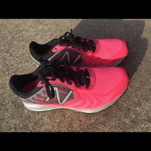 Womens New Balance Vazee pace v2 pink ribbon sz8