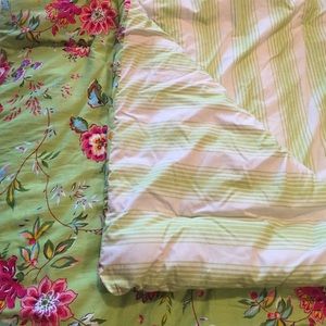 EUC REVERSIBLE Twin Sized Bed Comforter