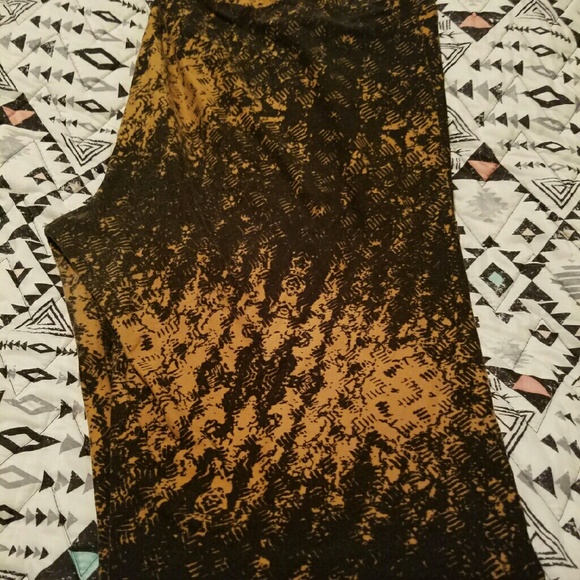 Black and gold TC leggings