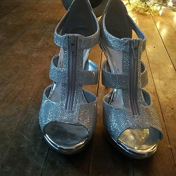 Fioni silver heels - Picture 2 of 3