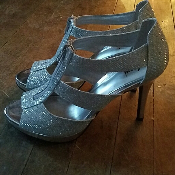 Fioni silver heels - Picture 3 of 3