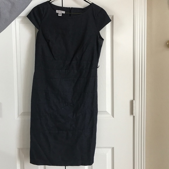 Demin print work dress form fitting very slimming