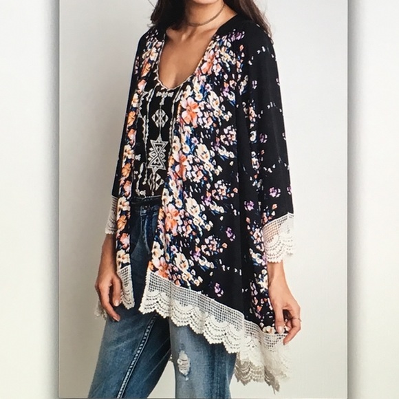 Umgee Tops - 5 ⭐️ rating! ☕️Black/floral🌸3/4 sleeve cardigan Umgee Tops - 5 ⭐️ rating! ☕️Black/floral🌸3/4 sleeve cardigan