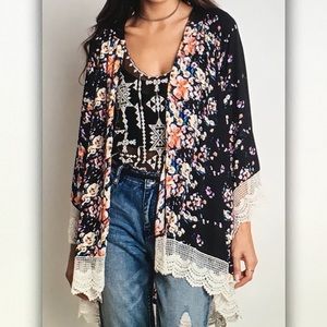 Umgee Tops - 5 ⭐️ rating! ☕️Black/floral🌸3/4 sleeve cardigan Umgee Tops - 5 ⭐️ rating! ☕️Black/floral🌸3/4 sleeve cardigan