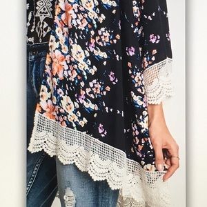 Umgee Tops - 5 ⭐️ rating! ☕️Black/floral🌸3/4 sleeve cardigan Umgee Tops - 5 ⭐️ rating! ☕️Black/floral🌸3/4 sleeve cardigan