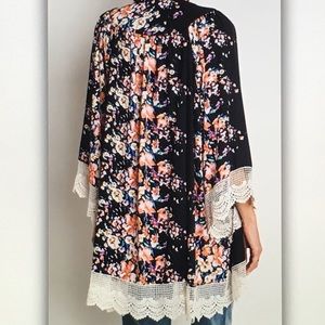 Umgee Tops - 5 ⭐️ rating! ☕️Black/floral🌸3/4 sleeve cardigan Umgee Tops - 5 ⭐️ rating! ☕️Black/floral🌸3/4 sleeve cardigan