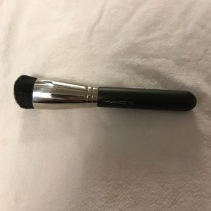 MAC 196 brush