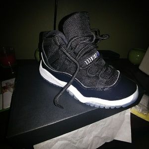 Kids Space Jams Retro 11's size 11.5