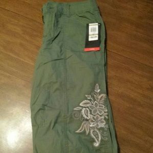 BNWT woman's olive capris size 12