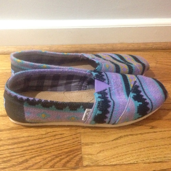 TOMS: BRAND NEW NEVER WORN