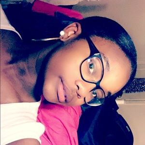 Meet your Posher, Sonjai