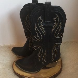 Black cowboy boots, gold detail, cute