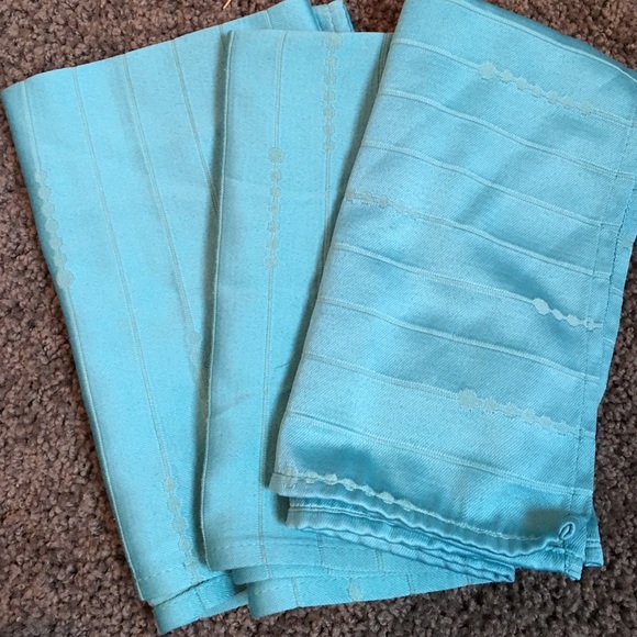 DONATED 125 3 pc napkin set