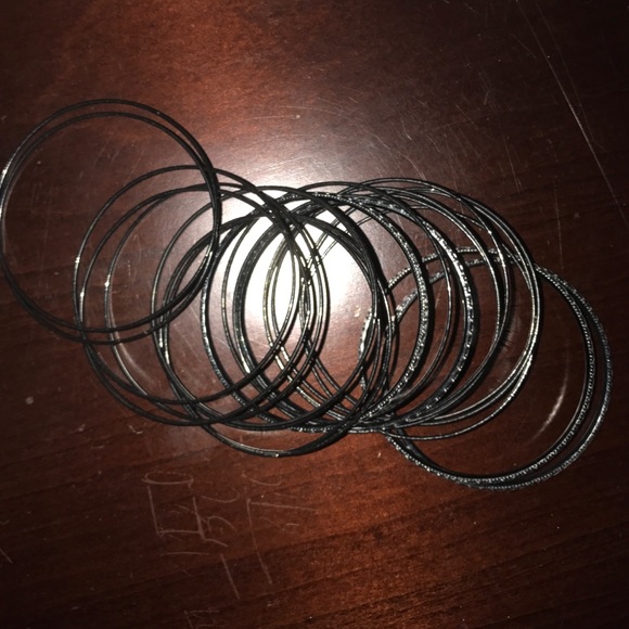 Black Bracelet set - Picture 2 of 4