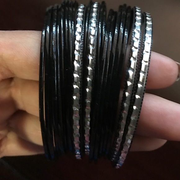 Black Bracelet set - Picture 3 of 4