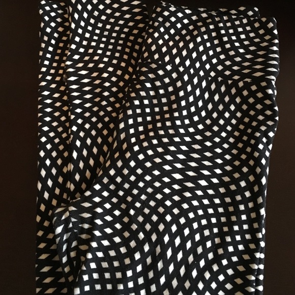 LulaRoe black and white OS leggings