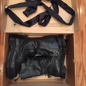 Dr. Martens Triumph 1914 Boots