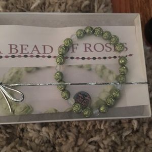 A bead of roses