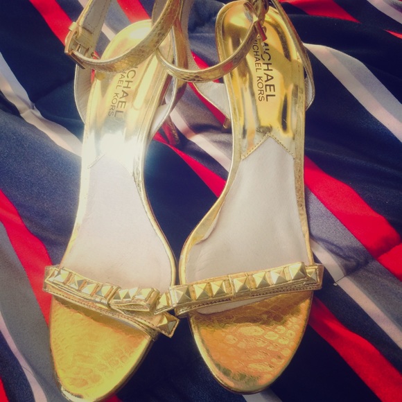 SUPER SEXY, STUDDED & STRAPPY GOLD MK HEELS•SIZE 7